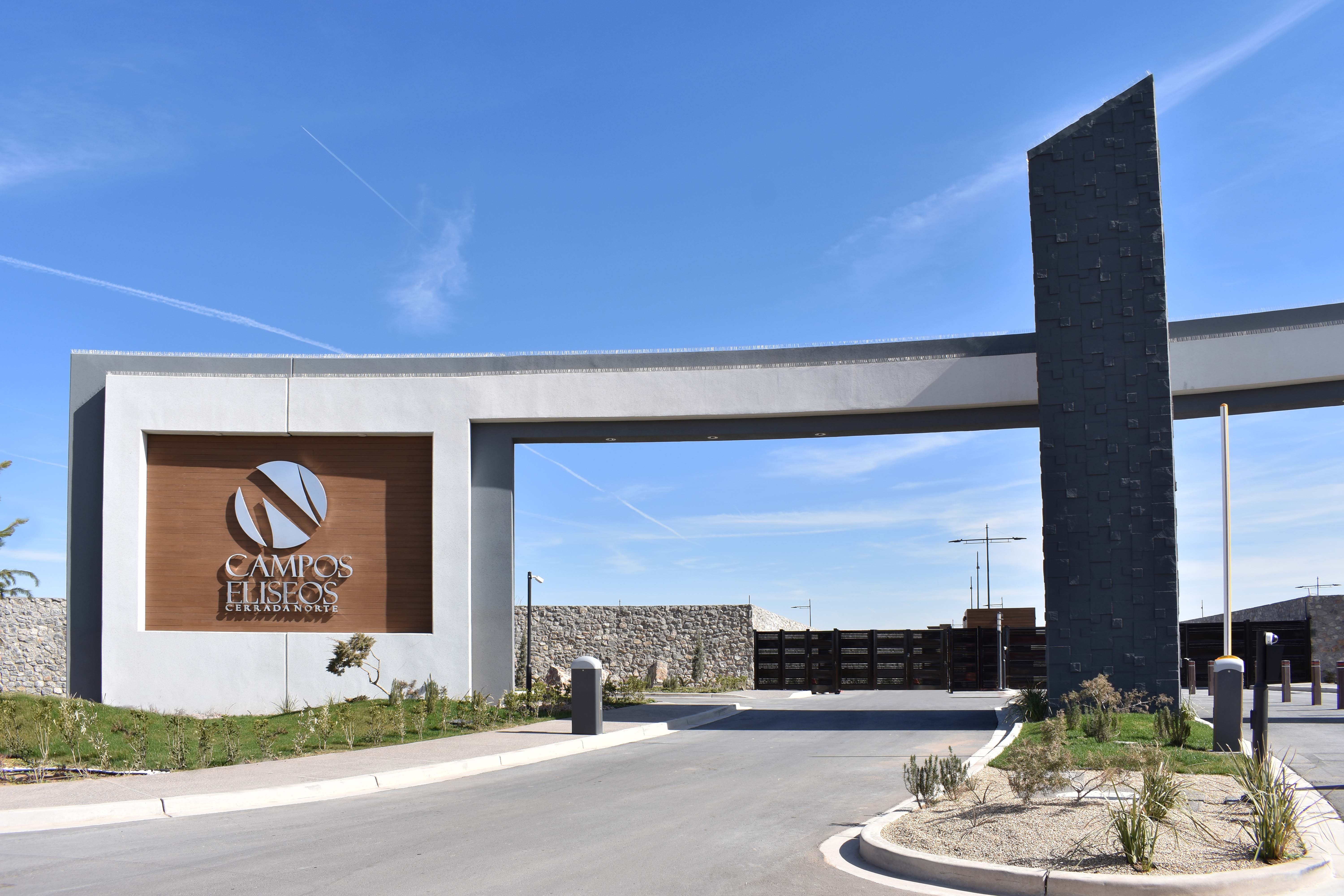 Campos Eliseos Cerrada Norte – Puntos de acceso Dos puntos de control de acceso: pluma y portón eléctrico.
